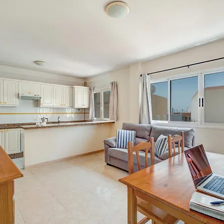 Isla 3 Apartment